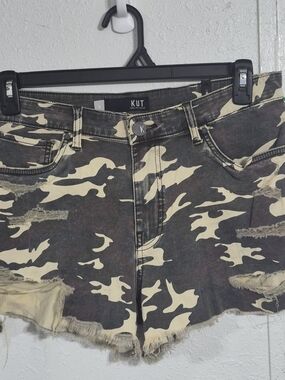KUT FROM THE KLOTH Jane Camo High Rise Distressed Jean Shorts Size 8